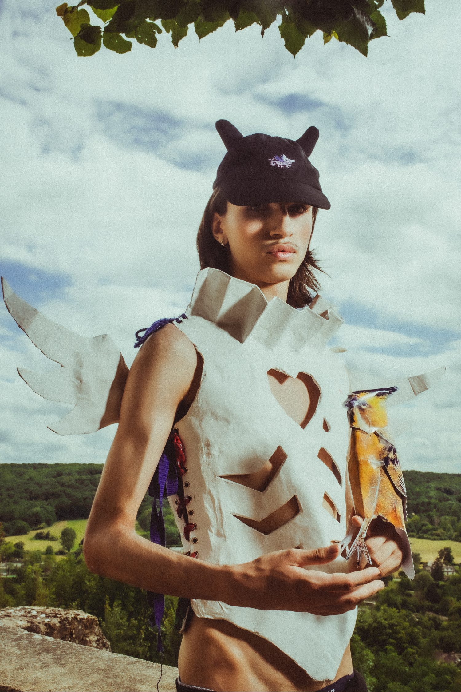 Haut Castaneda Avant-Garde